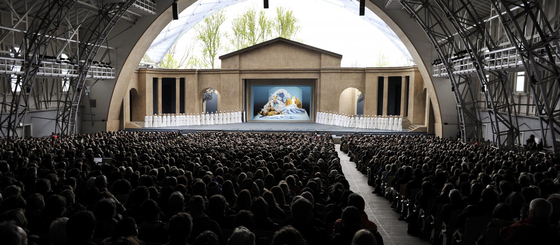 Passionstheater, Zuschauerhalle mit Blick auf Bühne