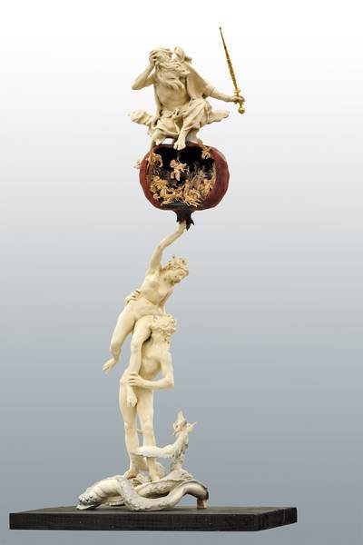 Der Sündenfall - "Herrgott wundert sich über das eigene Missgeschick", Lindenholz, patiniert, Szene im Granatapfel: Lebensgeschichte Jesu, Lindenholz, Josef Michael Fux, 2004