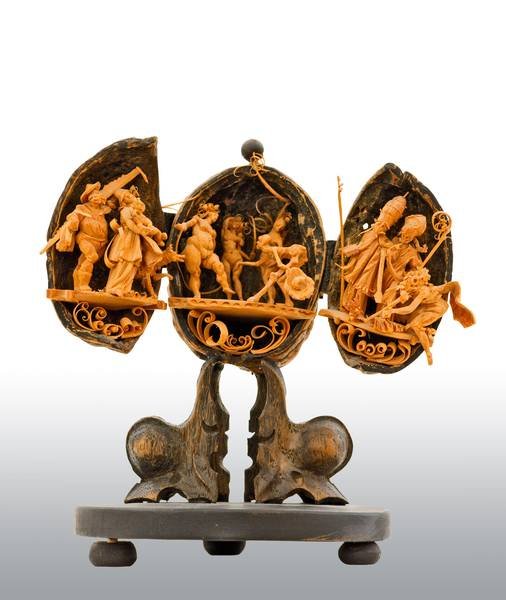 Der kleine Totentanz, Lindenholz, Nussschalen, Josef Michael Fux, 1998